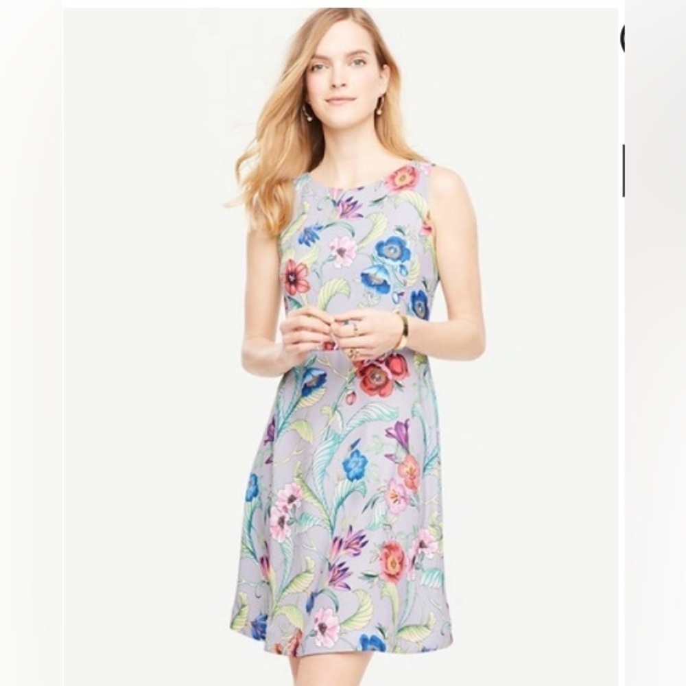 ANN TAYLOR JUNGLE FLORAL FLARE DRESS Size: 4 color:
GREY/floral print NWT
